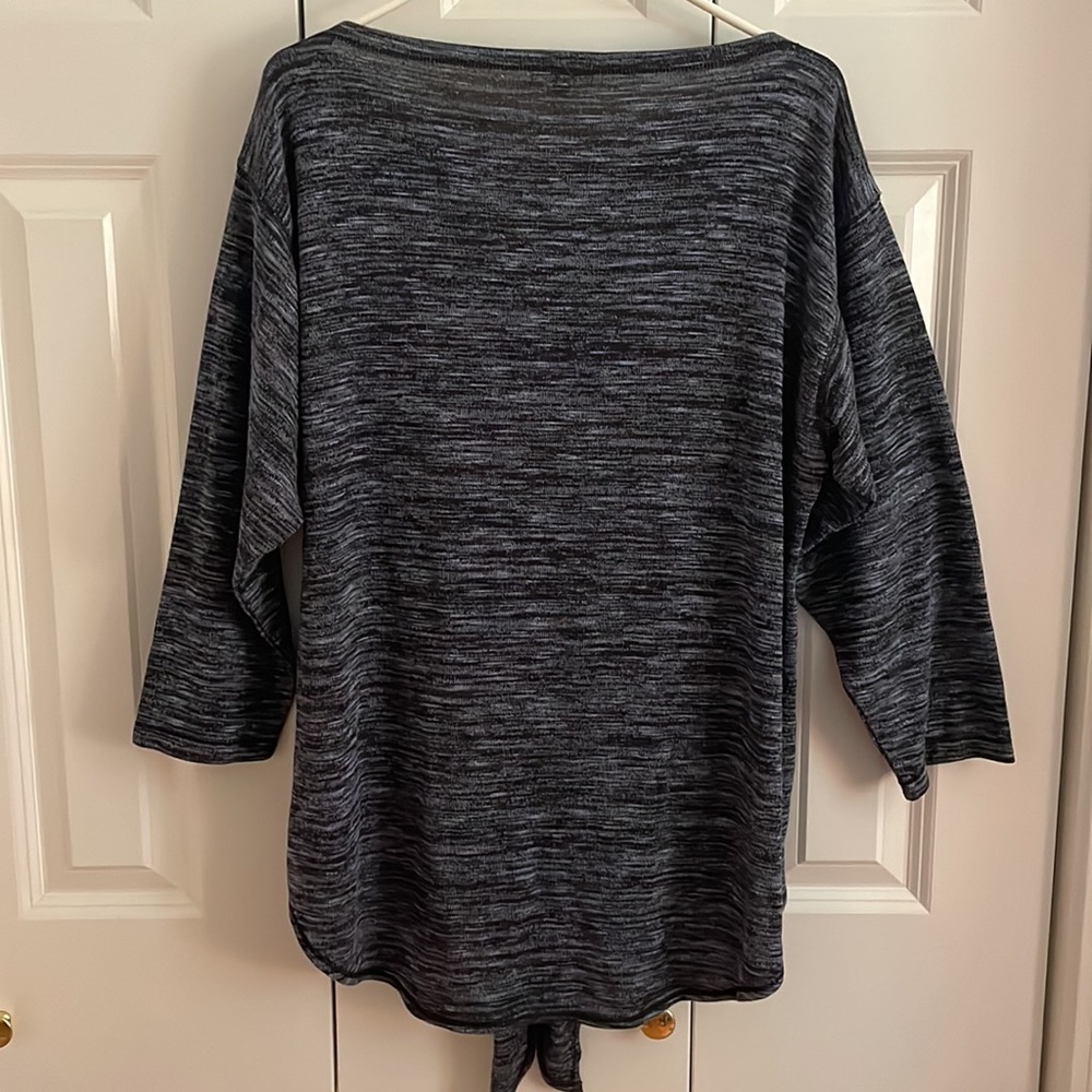 Max Studio Women’s Shirt, Size XL, front tie at bottom of shirt - Picture 2 of 3